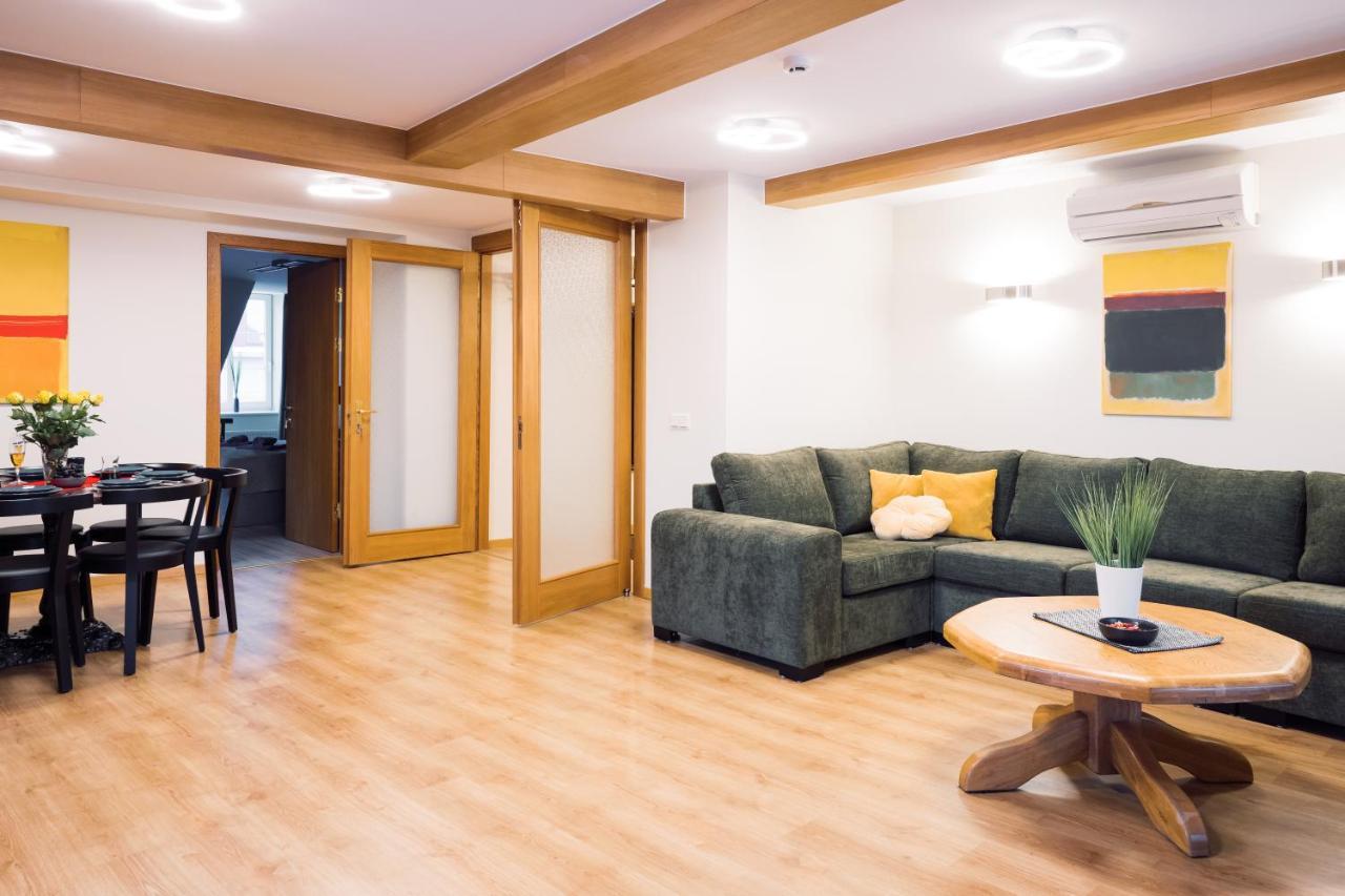 Rothko Apartment/8 Guests/4Bedrooms/Riga Old Town المظهر الخارجي الصورة