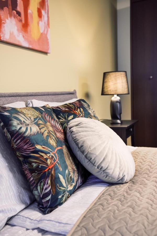 Rothko Apartment/8 Guests/4Bedrooms/Riga Old Town المظهر الخارجي الصورة