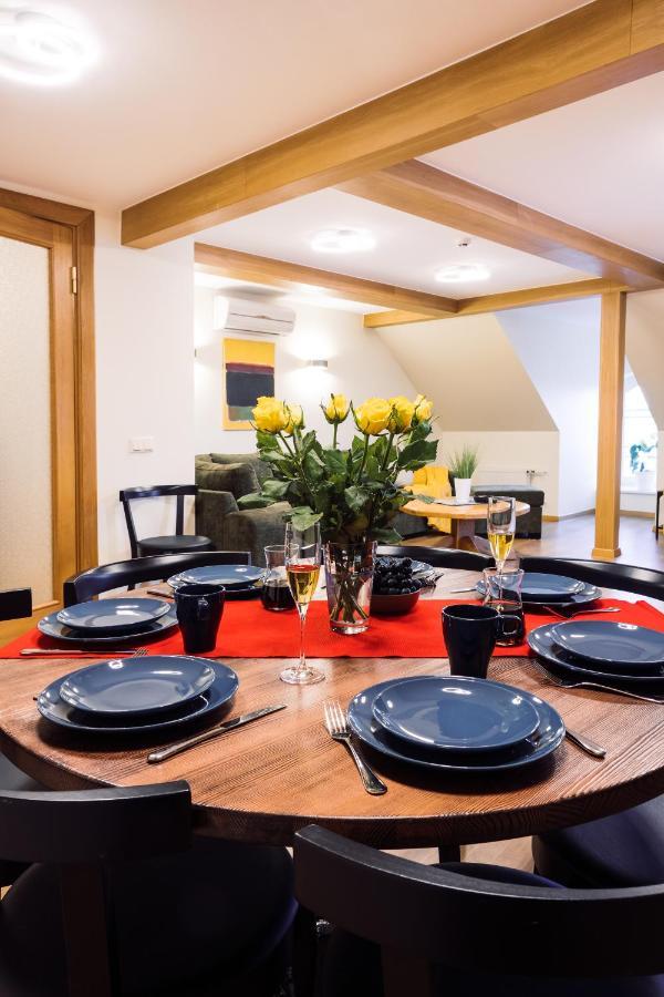 Rothko Apartment/8 Guests/4Bedrooms/Riga Old Town المظهر الخارجي الصورة
