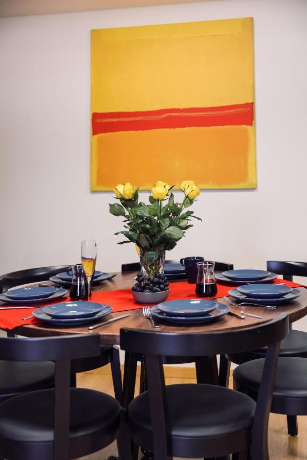 Rothko Apartment/8 Guests/4Bedrooms/Riga Old Town المظهر الخارجي الصورة