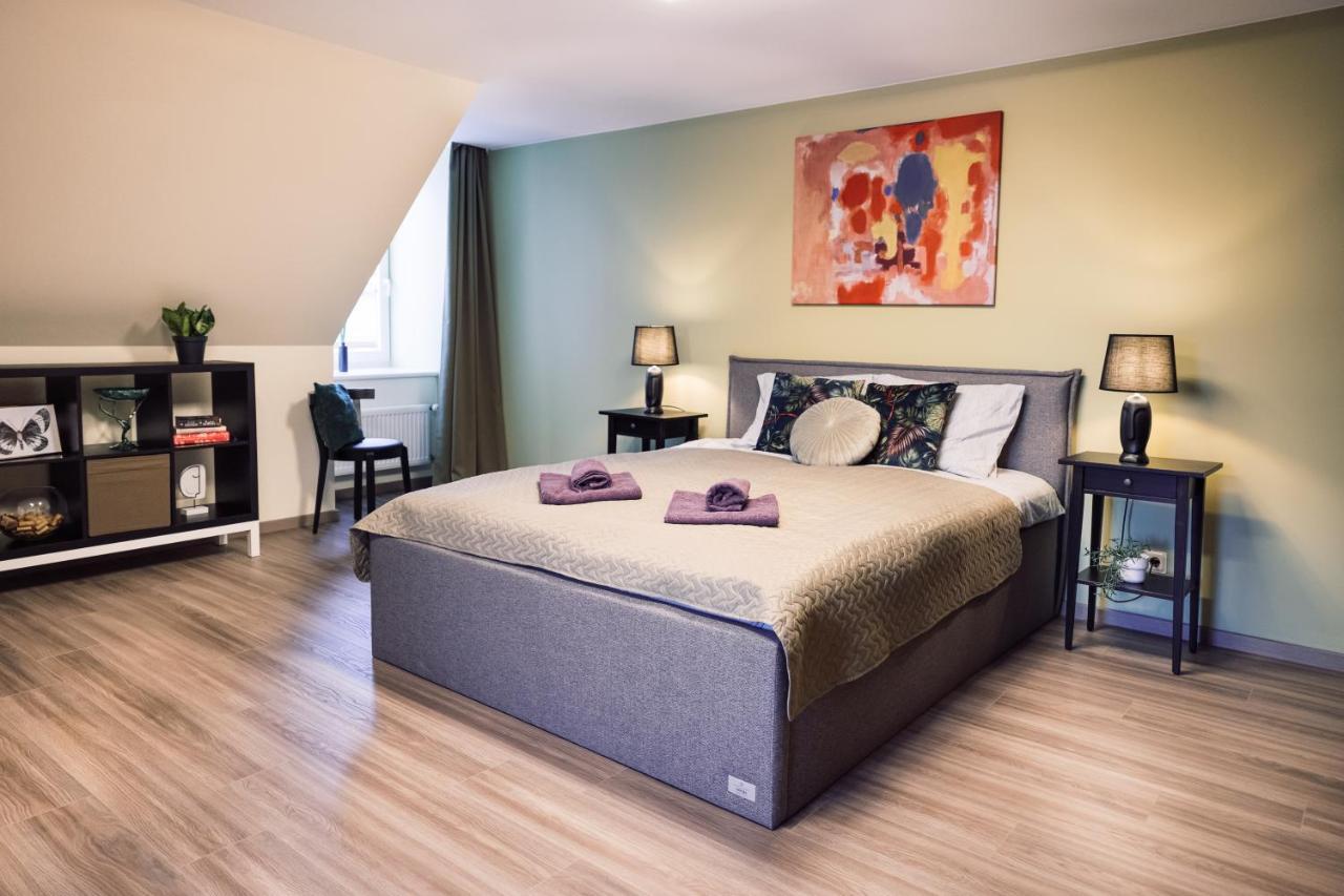 Rothko Apartment/8 Guests/4Bedrooms/Riga Old Town المظهر الخارجي الصورة