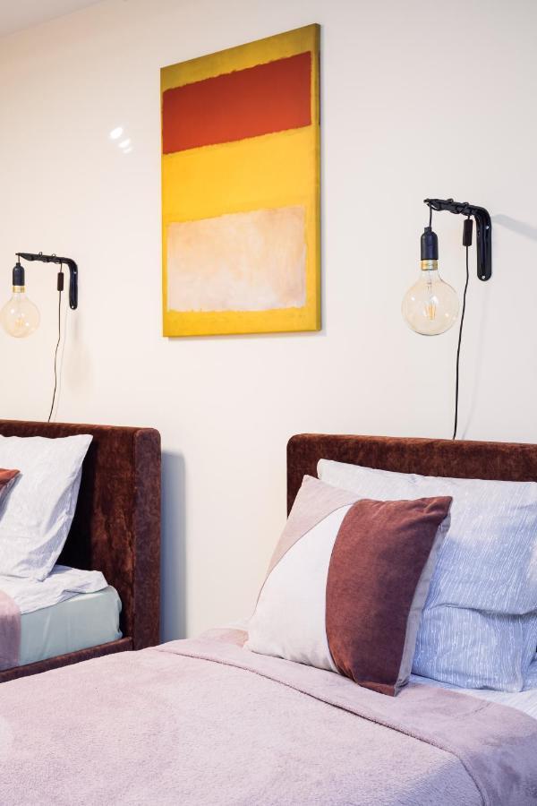 Rothko Apartment/8 Guests/4Bedrooms/Riga Old Town المظهر الخارجي الصورة