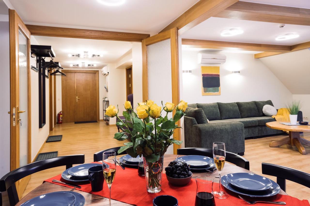 Rothko Apartment/8 Guests/4Bedrooms/Riga Old Town المظهر الخارجي الصورة